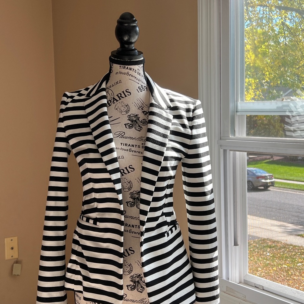 Express Blazer - Picture 2 of 3